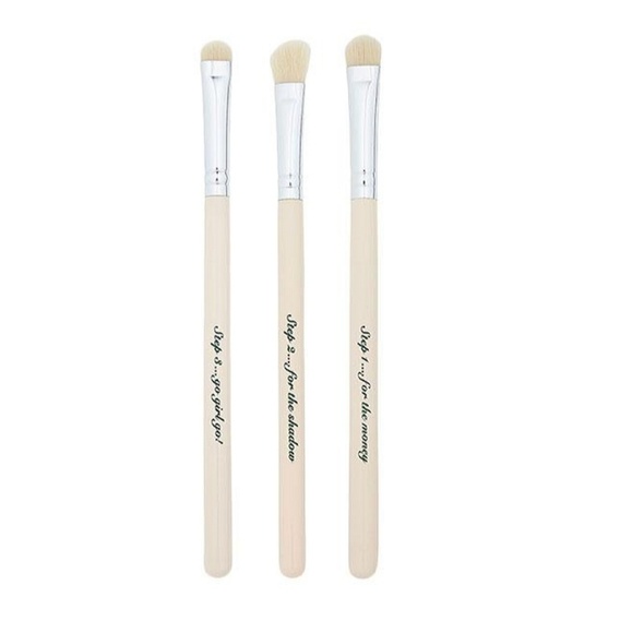 Other - ❣HOSTPICK❣ NEW BRUSH SMOKEY EYE DETAILING BRUSH